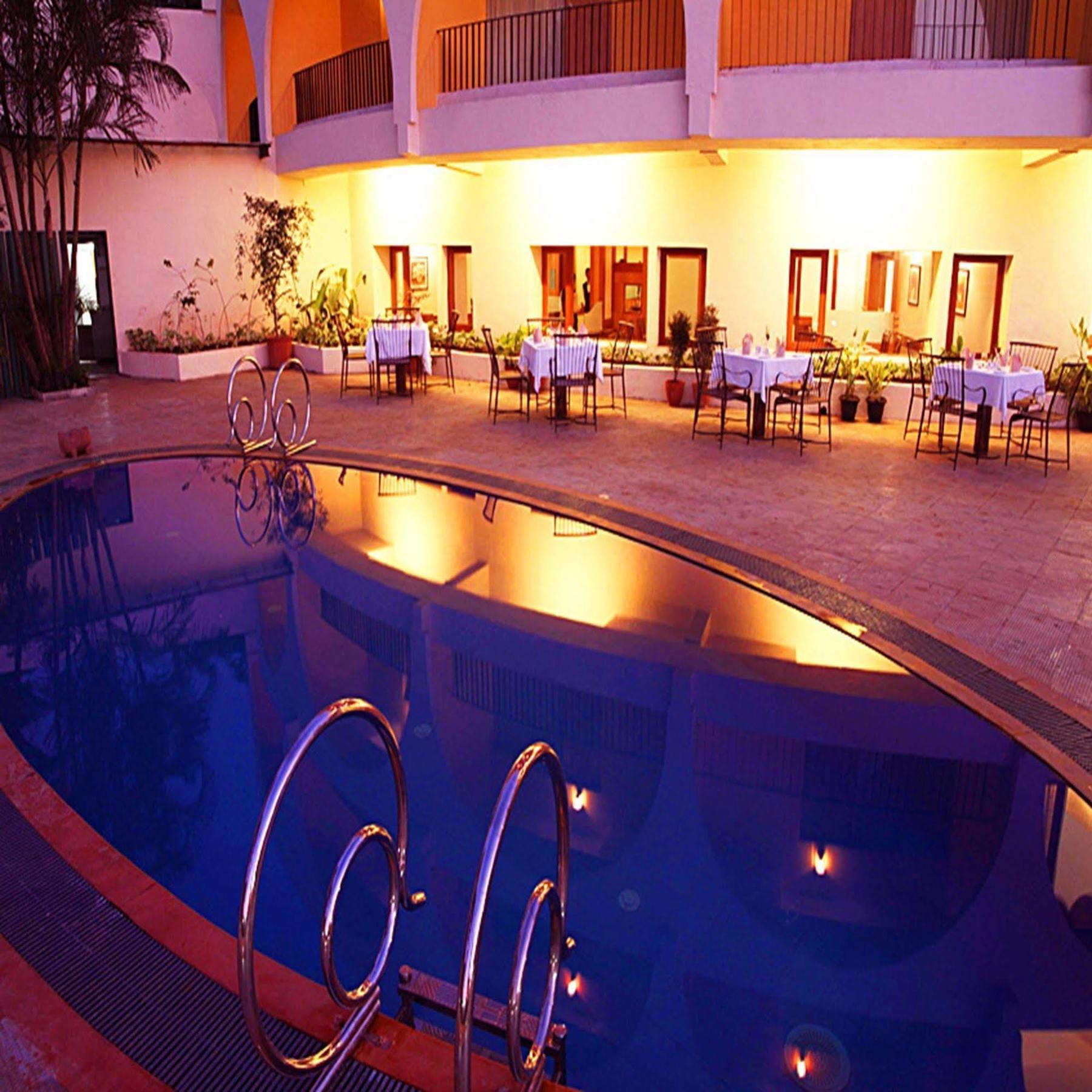 Sahil Sarovar Portico Лонавала Экстерьер фото